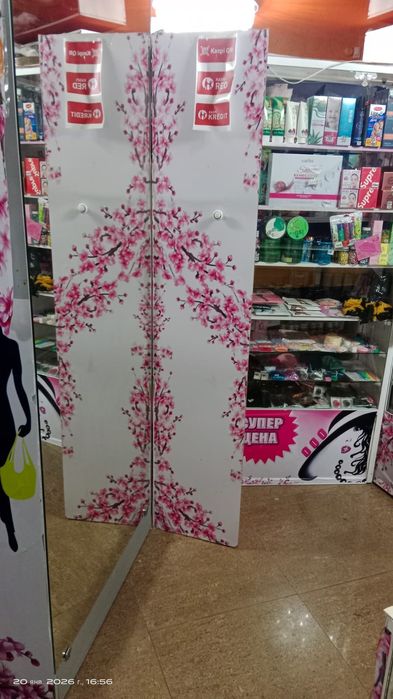 Продам стеклянные витрины