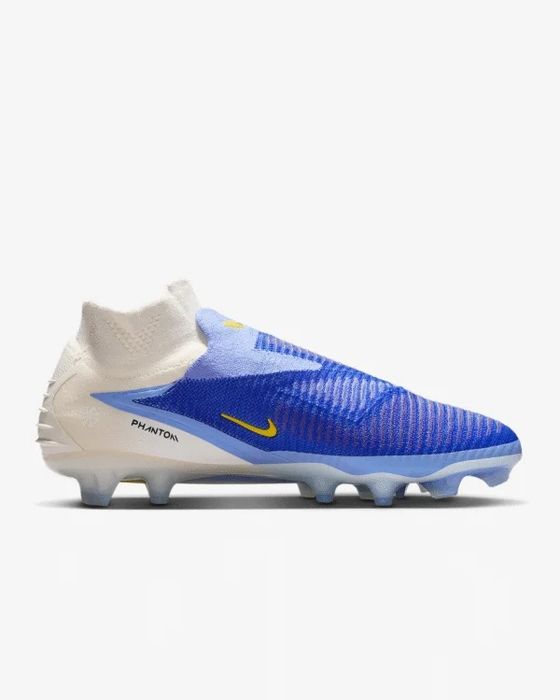 Ghete de fotbal Nike PHANTOM 6 HIGH ELITE
Mărimea 40 

Starea incapa