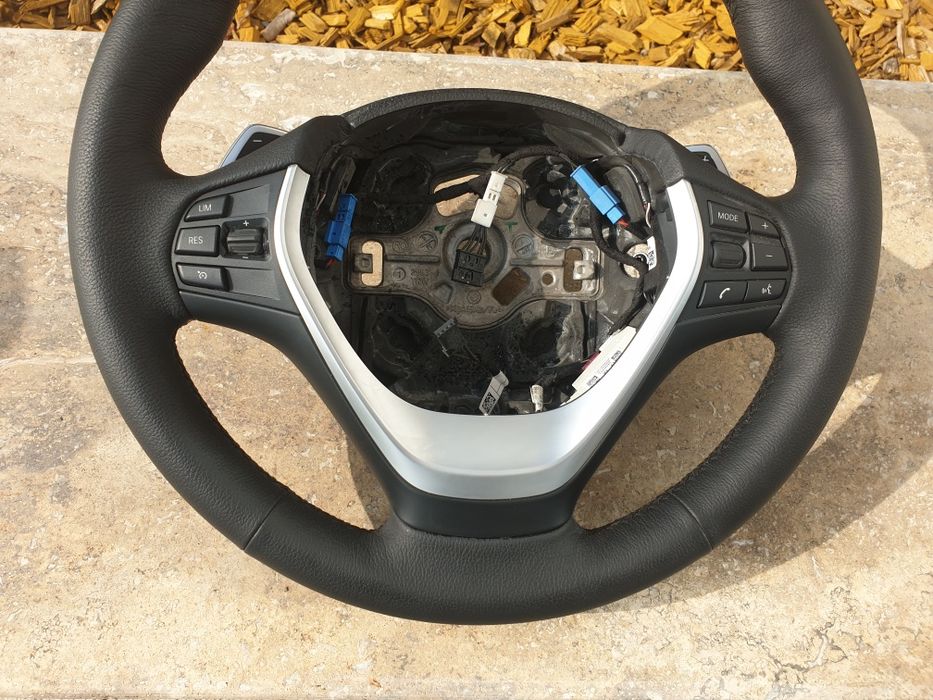 Volan sport cu padele ca nou f20 f25 f30 f31 f32