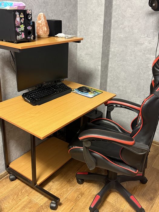 Стол  компьютерный и стул zeta.