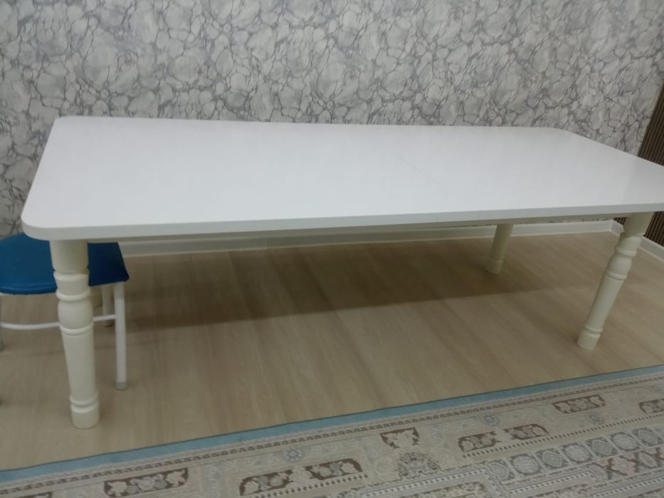 Продам гостиный стол