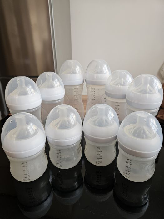 Шишета за хранене мляко Philips Avent за новородени 0+ и комплект четки за почистване