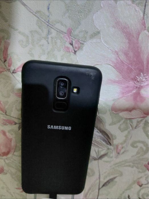 Самсунг J8 32гб