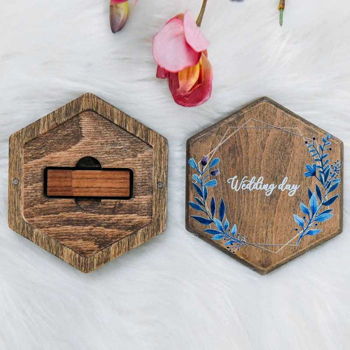 Cutie din lemn hexagonală pentru stick usb