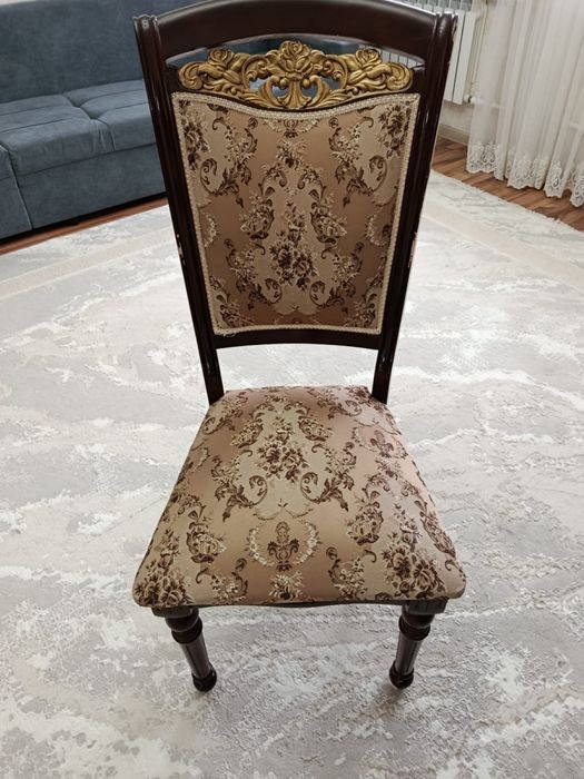 Стол и стулья б/у