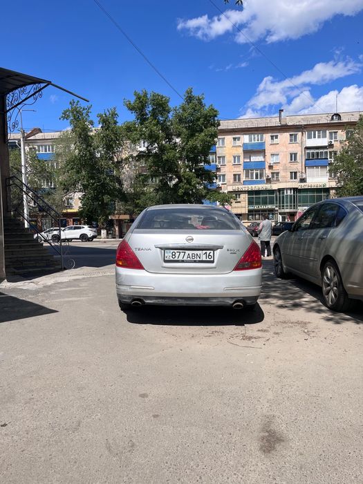 Автомобиль Nissan Teana