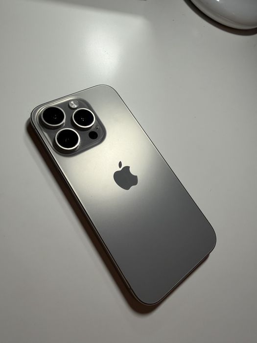Iphone 15 pro с гаранция