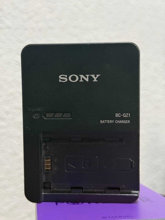 Original Sony zaryadchik sotiladi ( Charger for sony NP-FZ100 )