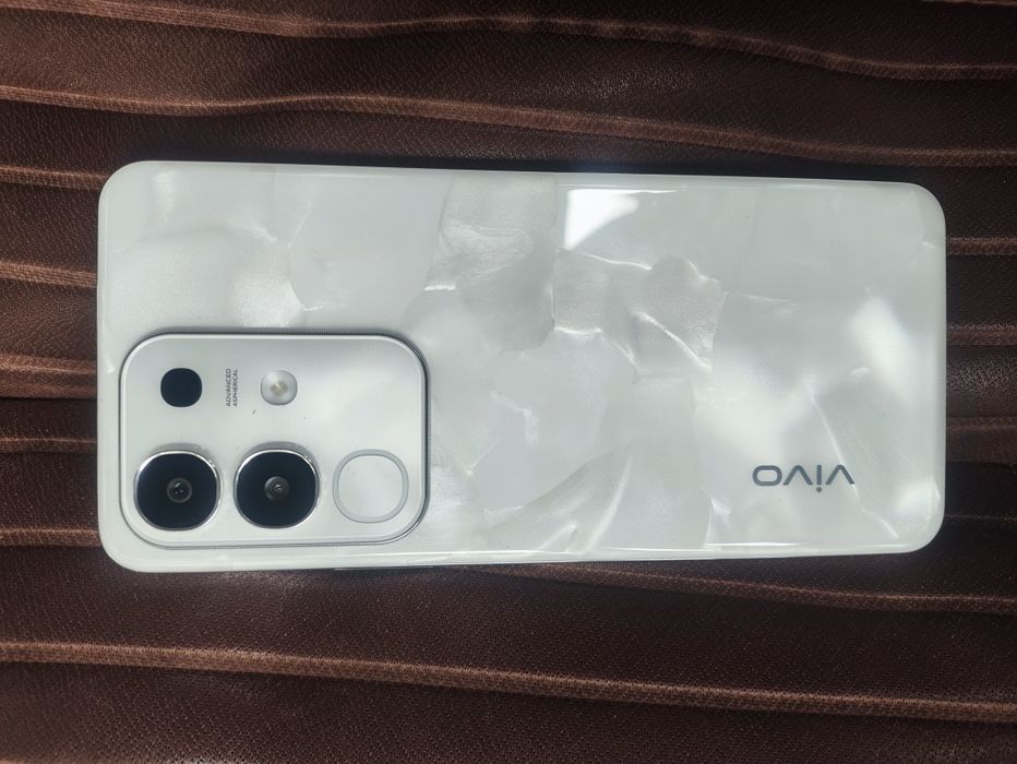 Vivo y29 holati yangi 
Komplekt hamma narsai joyida 
Narx 2.500 kelish