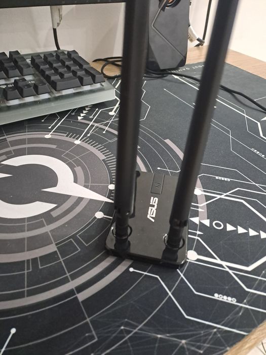 Adaptor de wi-fi asus care are viteza de 867 Mbps