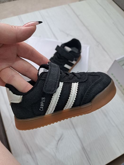 Продам детскую обувь