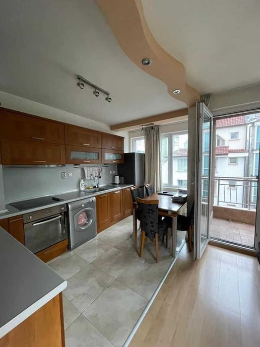 Дава се под наем Тристаен апартамент в Пловдив, Младежки Хълм - 80 кв.м за 370 € - Снимка #1