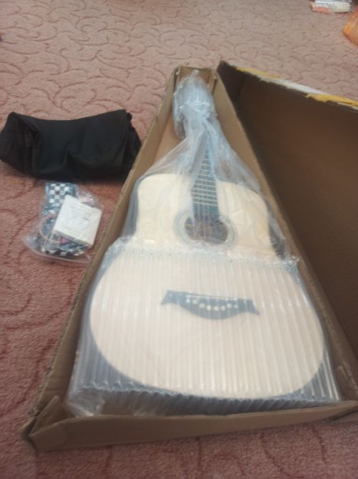 Гитара НОВАЯ срочно!!!