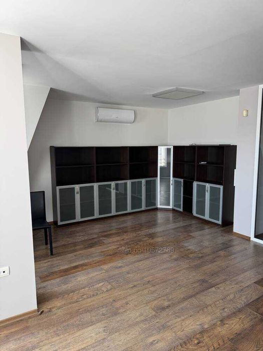 Офис в супер център с битов ток