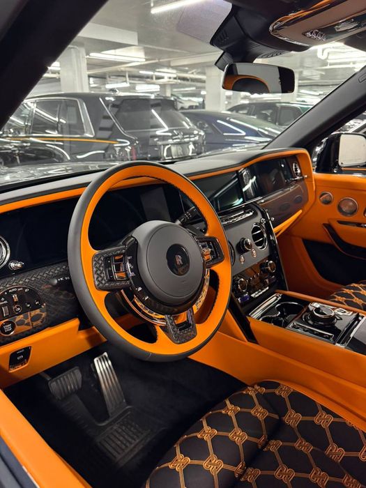 Rolls Royce Cullinan Black Badge 2026
Gucci seats

2026 model

Sotuvda