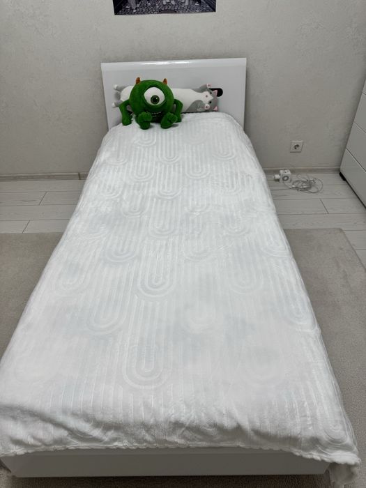 Продам спальный гарнитур