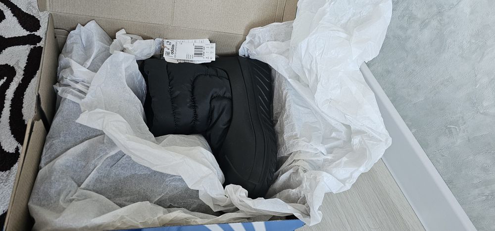 Продам дутики адидас