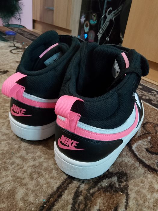 Дамски кецове Nike  Borough