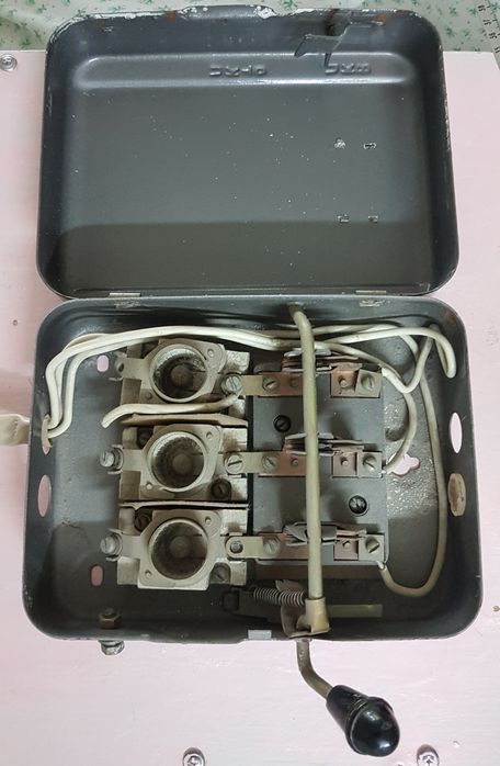 Трёхфазный разъединитель