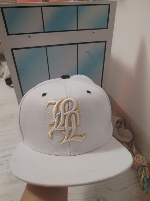 Sapca alba de bombardier