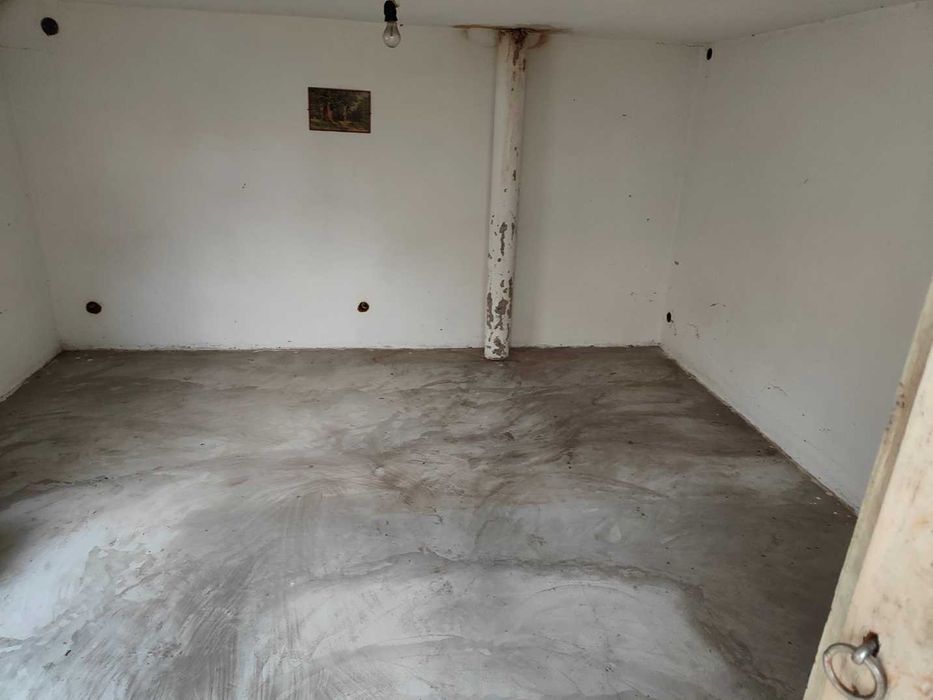 Дворно място с вила