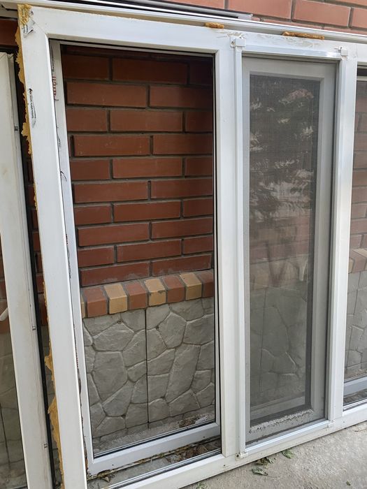 Продам 2 пластиковых окна