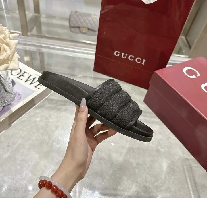 Slapi Gucci colectie noua