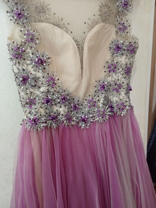 Продам платье нарядное