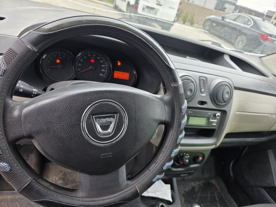 Doker 1.5 an 2013 avariat ușor fata