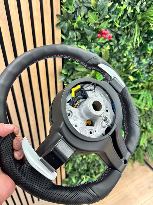 Volan Custom BMW cu Padele | BMW E90 E91 E92 E93 F10 F11