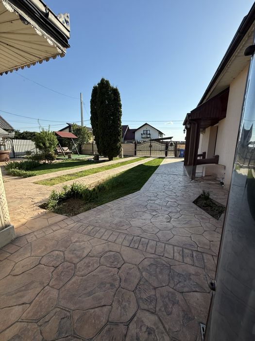 Casă cu 3 camere baie si bucatarie in Cordun
