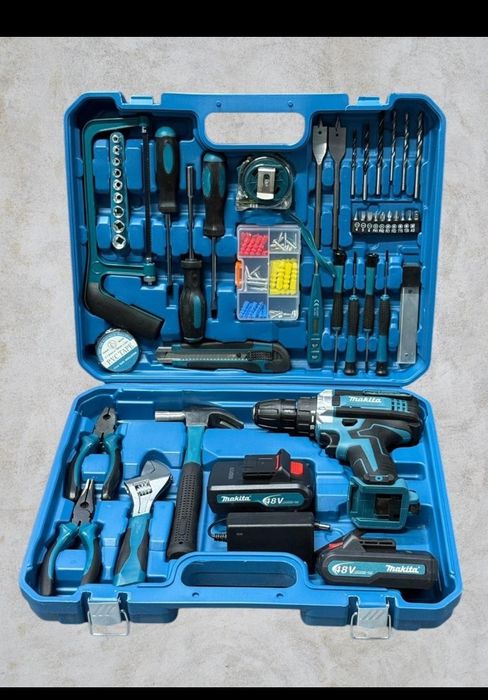 Продаю шруповерт в наборе