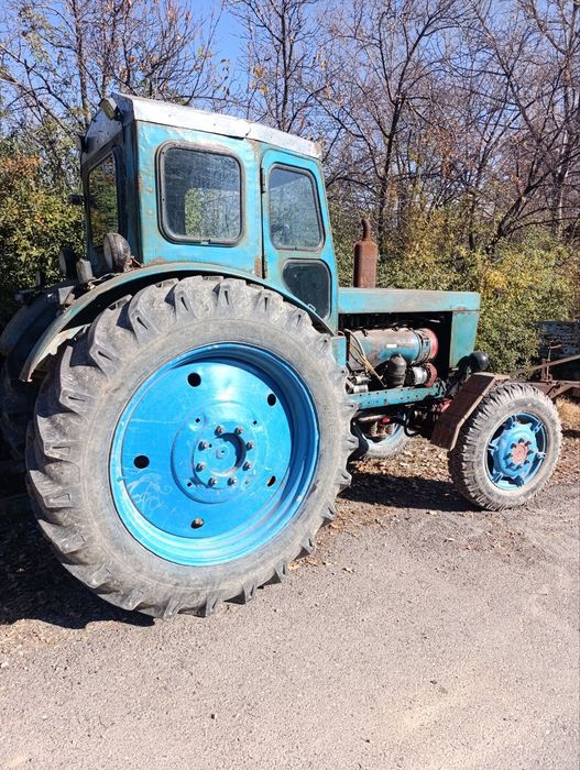 Трактор сотилади.