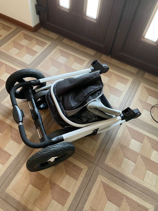 Vand carucior pentru bebe