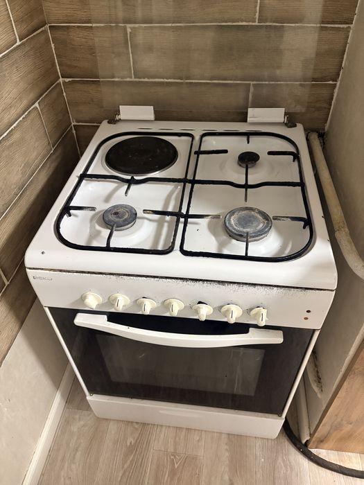 Срочно продаем газовую плиту