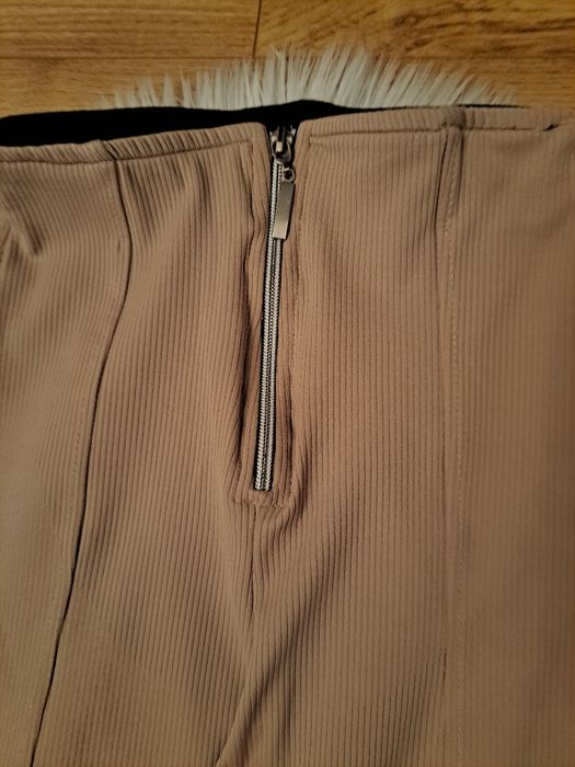 Pantaloni evazați