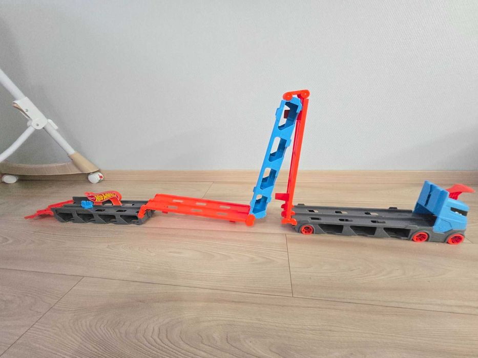 Hot Wheels / Хот Уилс / автовоз / гараж