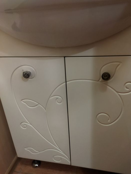 Раковина санфаянс с  тумбочкой