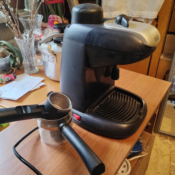 Продам кофемашинку Delonghi