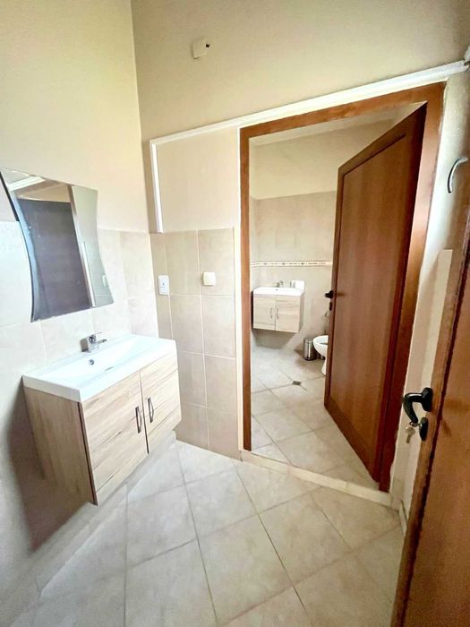 Продава къща в с. Лесново