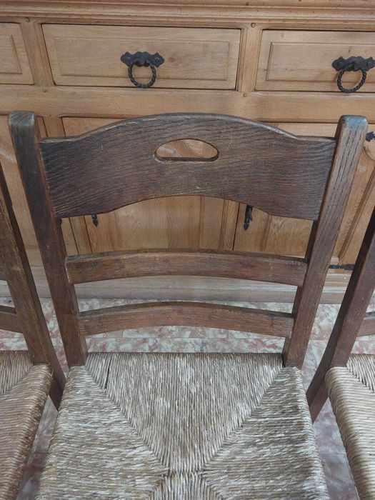 6 броя трапезни масивни столове с ратанова седалка