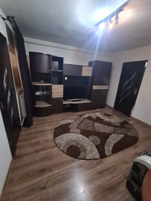 Închiriez garsonieră confort 1 în Tg Jiu,zona CAM, strada Zambilelor, la parter.