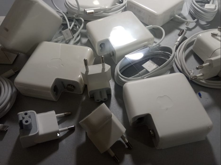 . на ваш MacBook magsafe и Type-c - зарядка, блок питания