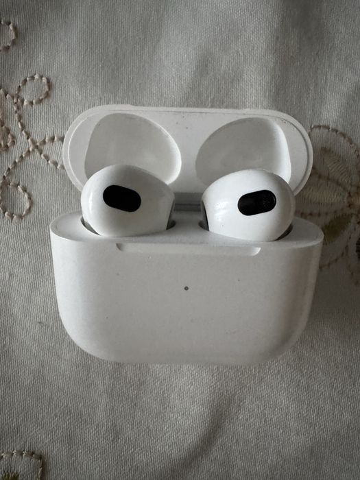 Airpods generatia a3-a