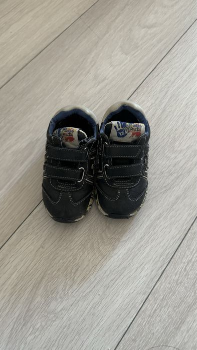 Продам детскую обувь
