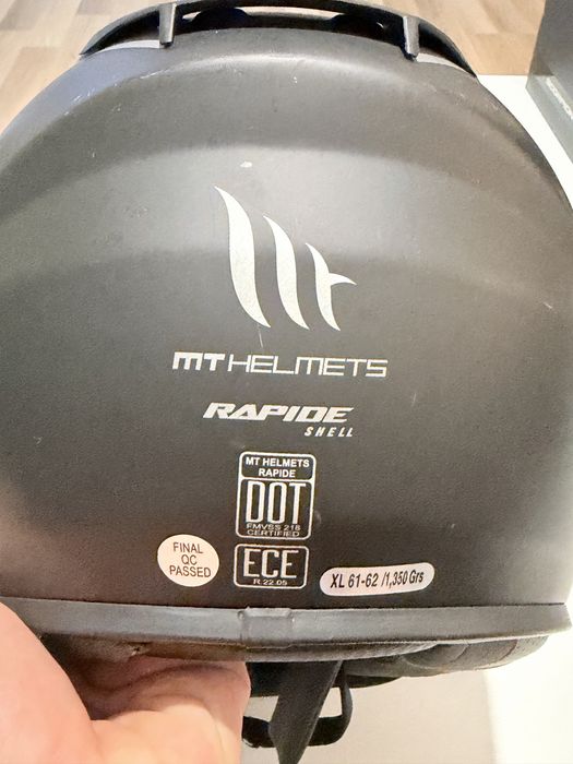 Продавам мотоциклетна каска MT Helmets Rapide – XL (61–62 см)