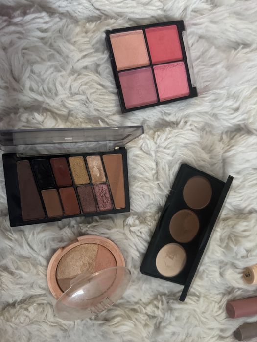 Pandora торбичка пълна с козметика лот