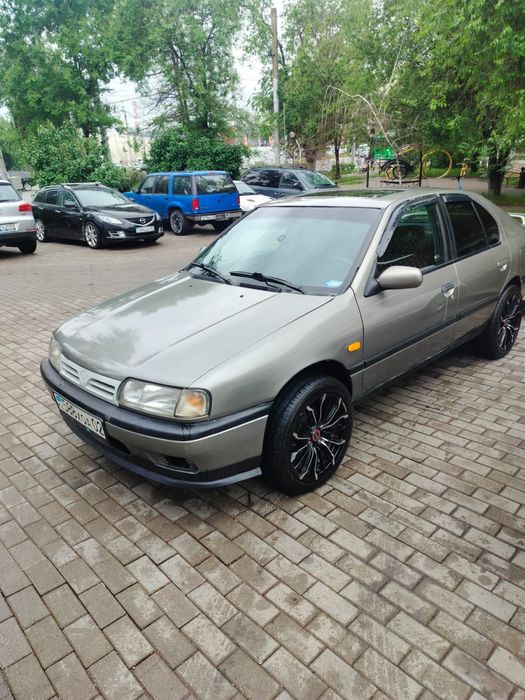 Sell Nissan example 1991g.v.On the go ,but smokes white ,does not keep the turns