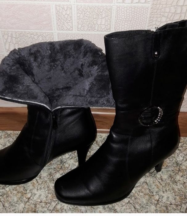 Продам женские сапоги