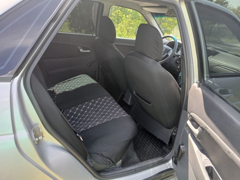 Продам приору седан